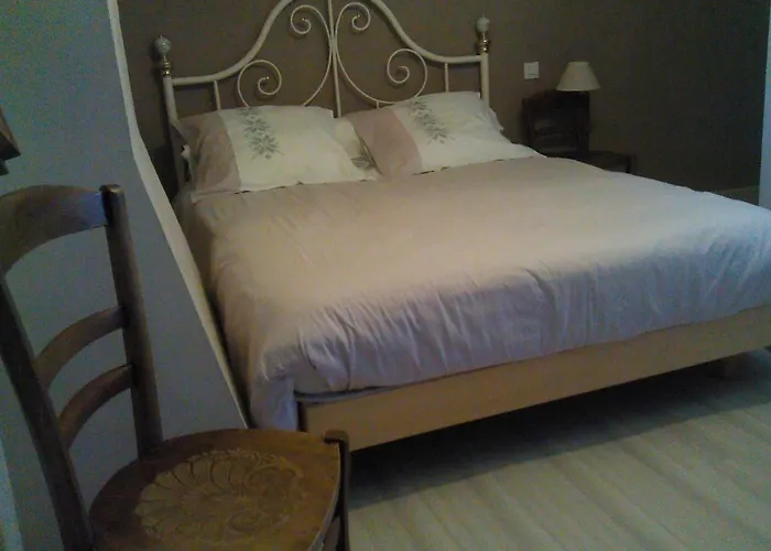 La Maison Du Bucheron Bed & Breakfast Futeau